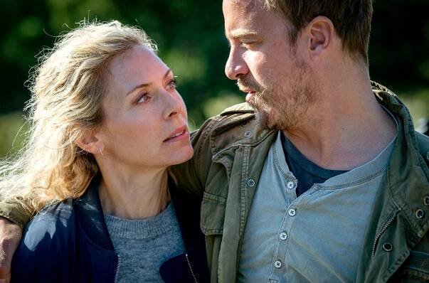 Maria Wern - Fienden i bland oss - Z filmu - Eva Röse, Erik Johansson
