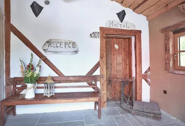 Vchod, Krcma Hotel U Cisarske Cesty in Branisovice