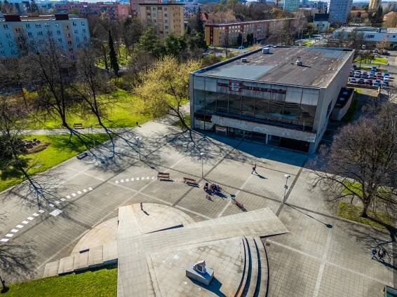 Málo využívané kino Bezruč ve Frýdku-Místku nahradí parkovacím domem