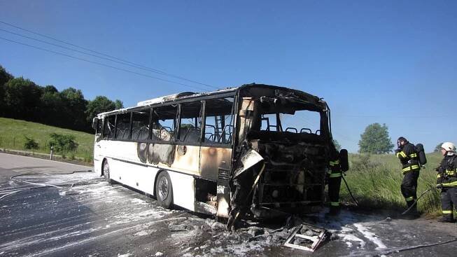 Při požáru autobusu v Kazachstánu zemřelo 52 lidí. Za nehodu mohl zřejmě zkrat