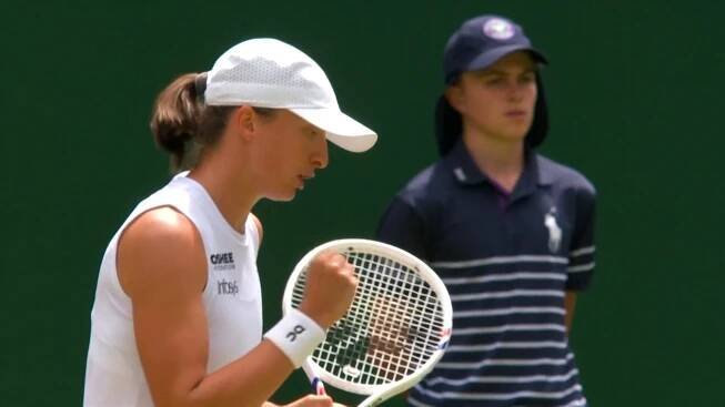 V semifinále Wimbledonu dojde na souboj Sinnera s Djokovičem