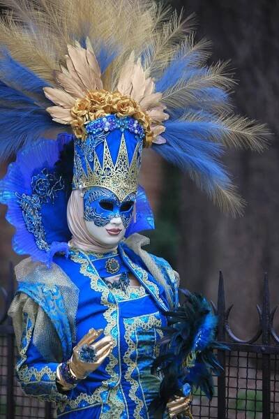 Benátky pobláznil legendární karneval. I svůdník Casanova by se červenal