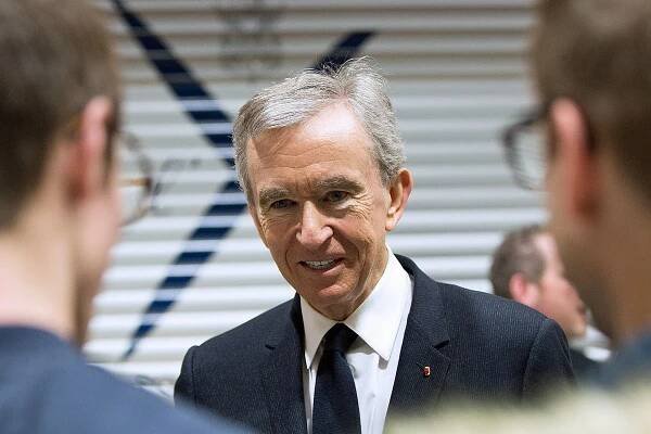 V prosinci 2022 stanul poprvé v čele žebříčku nejbohatších lidí Evropan - francouzský podnikatel Bernard Arnault, spoluvlastník módního domu LVMH. Zdroj: Jérémy Barande/ Commons Wikimedia