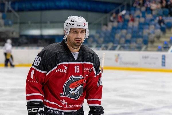 Hokej, 2. liga: Piráti Chomutov - SHC Klatovy 6:2 (2:1, 1:1, 3:0).