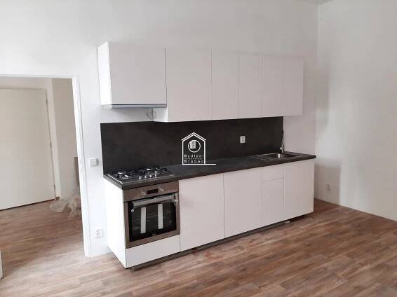 Pronájem bytu o velikosti 65m2 + terasa 30m2 v centru Liberce, 17 900 Kč/měs
