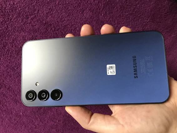 Samsung galaxy a15 5g 4gb/128gb. Nabijecka.Bez obalu. 3500,- - InzerceTrinec.cz