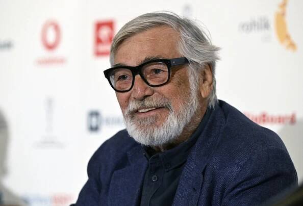 Prezident festivalu Jiří Bartoška na tiskové konferenci k 57. ročníku Mezinárodního filmového festivalu Karlovy Vary, 25. dubna 2023, Praha.