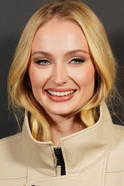 Sophie Turner Opens Up About ‘Sad’ Joe Jonas Divorce & New Boyfriend Peregrine Pearson