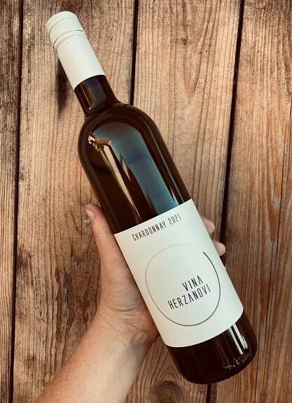 Víno CHARDONNAY 2021, zemské víno, VÍNA HERZÁNOVI