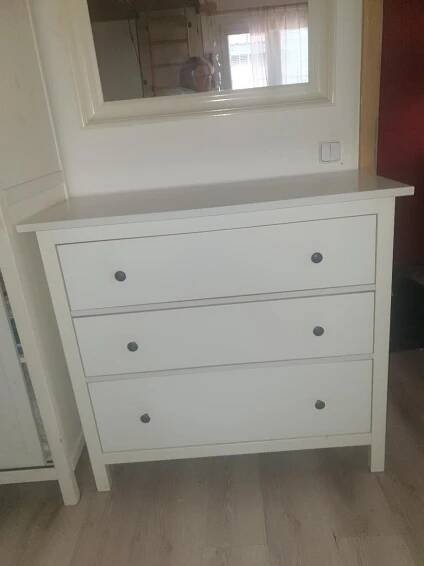 Komoda Ikea HEMNES , bílé mořidlo - Nábytek