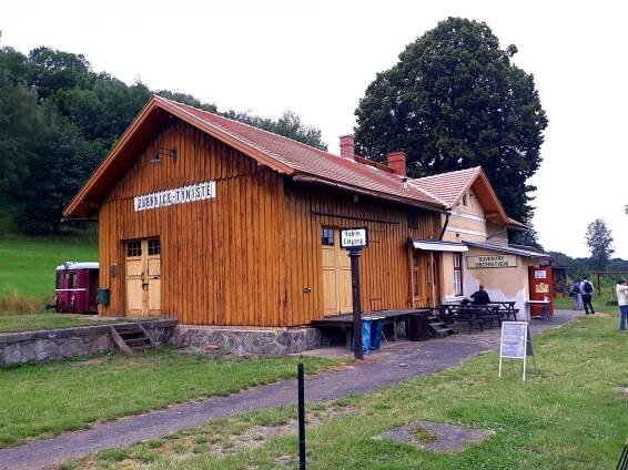 Železniční zastávka Zubrnice | Databáze domů s historií