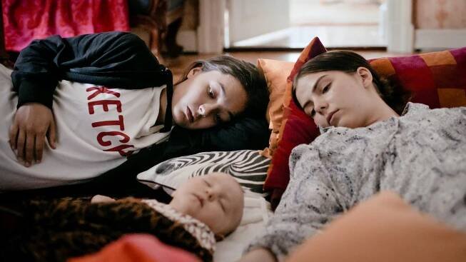 Kakarat - Perusmutsi - Z filmu - Elli Melasniemi, Elsa Bonsdoff, Ronja Kuoppamäki