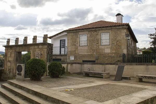File:Sabrosa- Casa de Fernão Magalhães.jpg - Wikimedia Commons