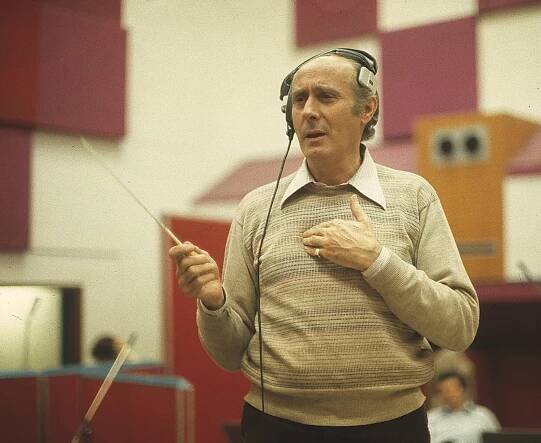 Nesmrtelným ho udělal Růžový panter, Snídaně u Tiffanyho mu přinesla dva Oscary: Před 100 lety se narodil skladatel Henry Mancini - Expres FM