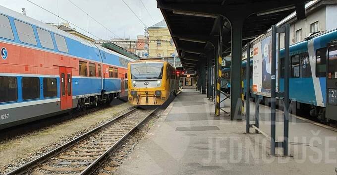Masarykovo nádraží, nástupiště u 6. koleje