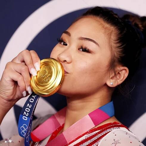 Suni Lee Won the Gymnastics All-Around Gold Medal With Acrylics, and Twitter Is Amazed