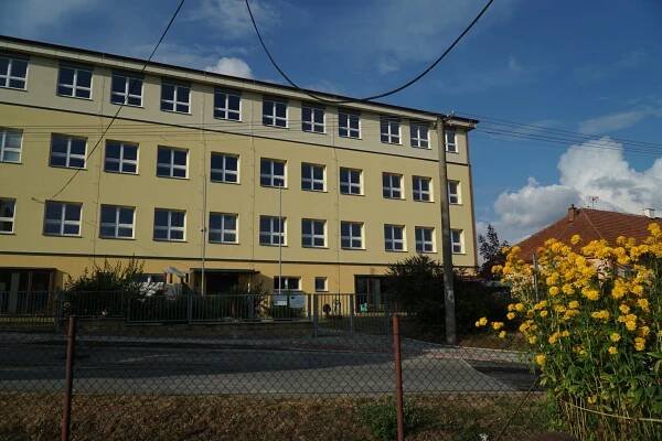 Pohled na školu | ZŠ a MŠ Radostín nad Oslavou