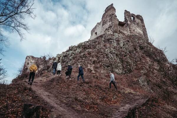 NOVINKY NA HRADE ŠÁŠOV - ROZVOJOVÝ ZÁMER - Región Gron