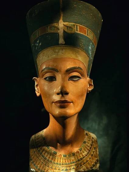 Bust of Nefertiti. Bust of Nefertiti. Neues Museum Berlin, Germany. ÄM 21300