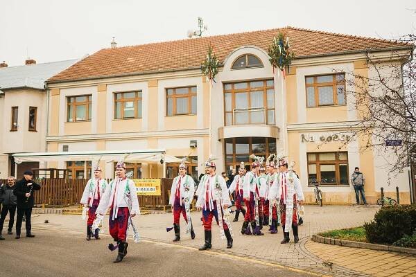 Ohlédnutí obrazem: Kroje, radost a muzika. Stará Břeclav si užila svoje hody
