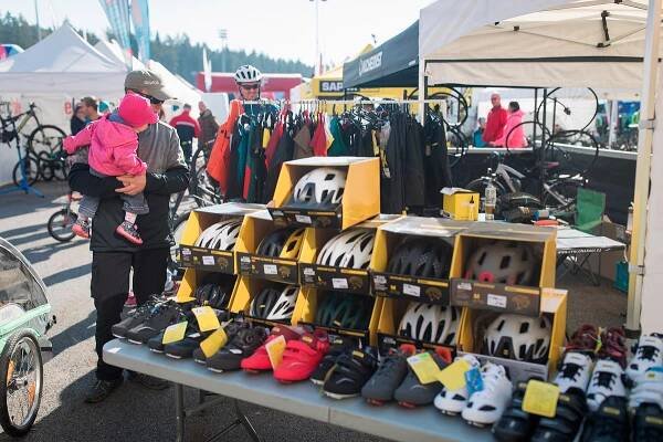 Závodní program doprovázela akce Test&Expo