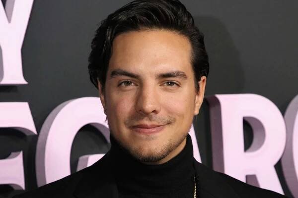  Vadhir Derbez attends the Los Angeles premiere of "Y Llegaron De Noche" at Samuel Goldwyn Theater on October 10, 2024 in Beverly Hills, California.
