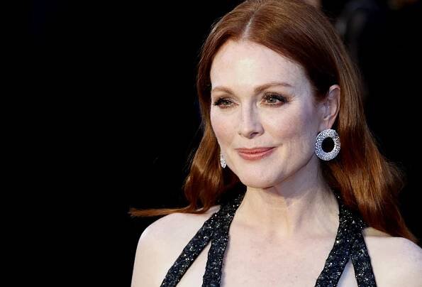 Kéž bych se v mládí tak nehnala do vztahů, míní Julianne Moore