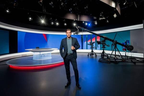 NOVA OD NEDĚLE NASADÍ POLITICKOU DISKUSI ZA PĚT MINUT DVANÁCT