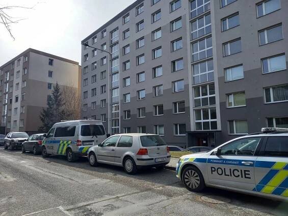 Ve Valašském Meziříčí zemřeli manželé a dcera: Vraždila jedna z žen? Policii zburcovali kolegové mrtvého...
