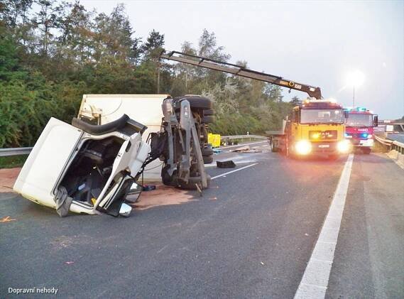 Na osmý kilometr dálnice D11 vyjeli hasiči k nehodě kamionu,… | POŽÁRY.cz - ohnisko žhavých zpráv | hasiči aktuálně