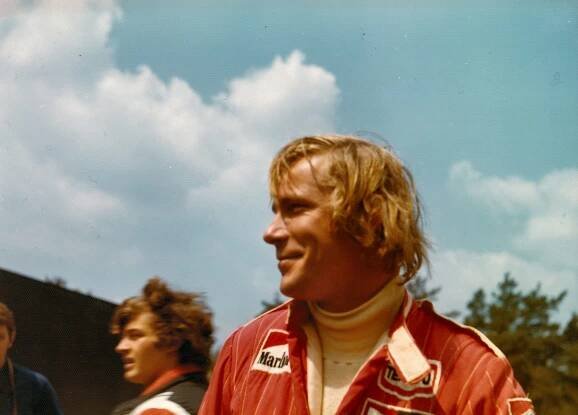 Před 45 lety stál Hunt naposledy na stupních vítězů. Šampion F1 se stal legendou