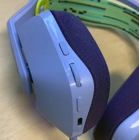 Photo: Senses.se - G733 Logitech - Close-up buttons.