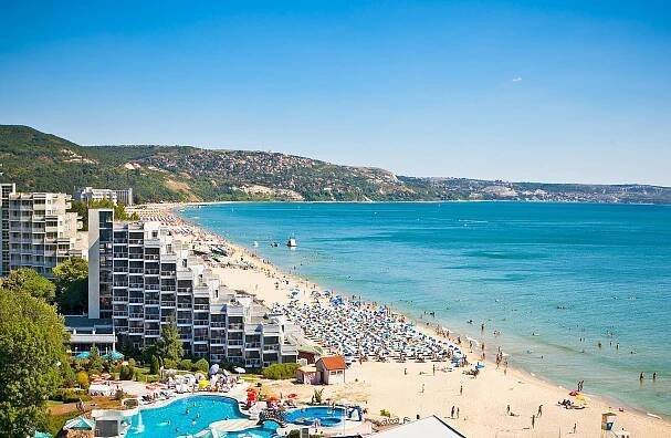 Bulharsko mění pravidla pro turisty, začne vyžadovat ukončené očkování nebo test