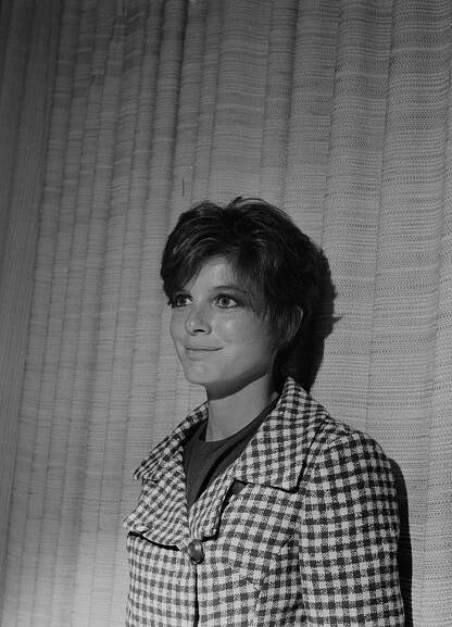 Katharine Ross.