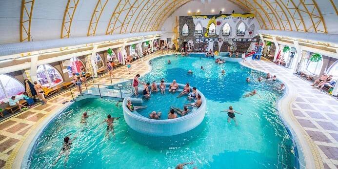 PERLIČKOVÁ KOUPEL • Aquapark Thermal Corvinus