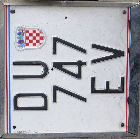 Soubor:Croatia motorcycle plate.jpg – Wikipedie