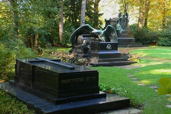 Gräber von Margarethe, Friedrich Alfred und Alfred Krupp