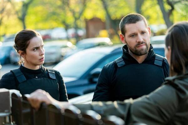 FBI: International - Zahájit revoluci - Z filmu - Heida Reed, Luke Kleintank