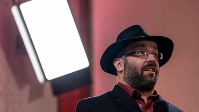 Daniel Sterzik alias blogger Vidlák se stal předsedou Stačilo!