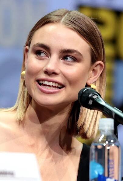 Lucy Fry spielt die Elfin Tikka, Édgar Ramírez den FBI-Mitarbeiter Kandomere