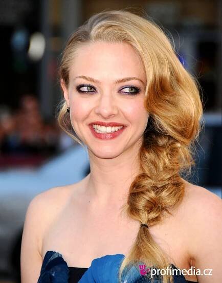 Amanda Seyfried - celebrity účes - HappyHair