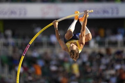 Duplantis vylepšil rekord ve skoku o tyči na 622 cm