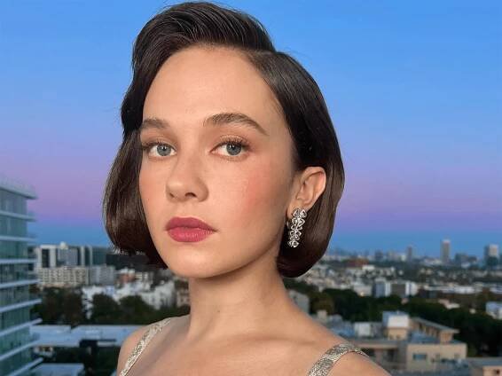 Cailee Spaeny Wore Blushed Lips and Berry Cheeks to the 'Priscilla' Premiere
