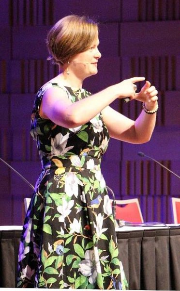 Amanda Bauer - Wikipedia