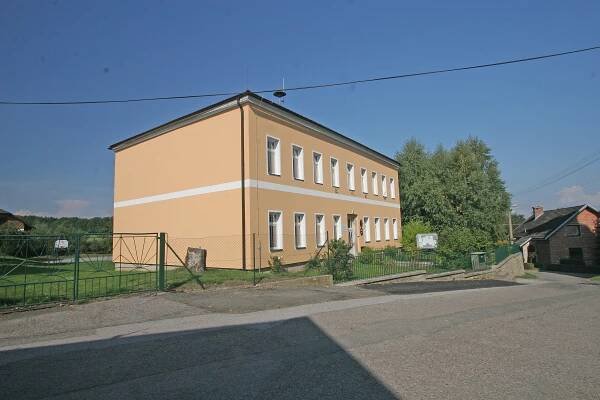 Soubor:Velký Třebešov škola.JPG – Wikipedie