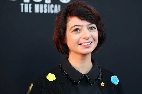 Přestože Kate Micucci, která je hvězdou Teorie velkého třesku, v životě nekouřila, byla jí diagnostikována rakovina plic. 