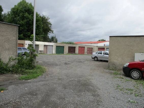 pronáajem garáže Bochenkova Opava