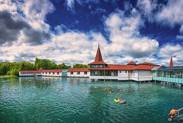 Jarní romantika ve Ville Lira s wellness u termálního jezera Hévíz, Maďarsko - Hévíz | SlevaDne