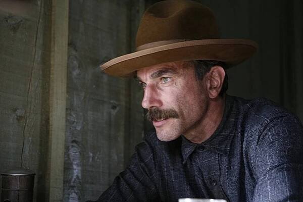 Jeden z nejlepších se vrátil. Oscarový Daniel Day-Lewis hraje ve filmu svého syna