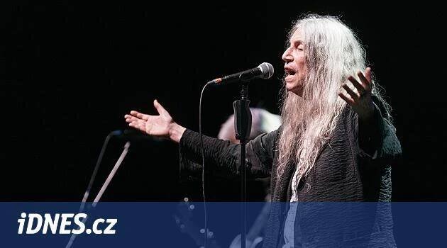RECENZE: Hudba v rytmu tepu srdce. Šamanka Patti Smith uvedla publikum do transu - iDNES.cz